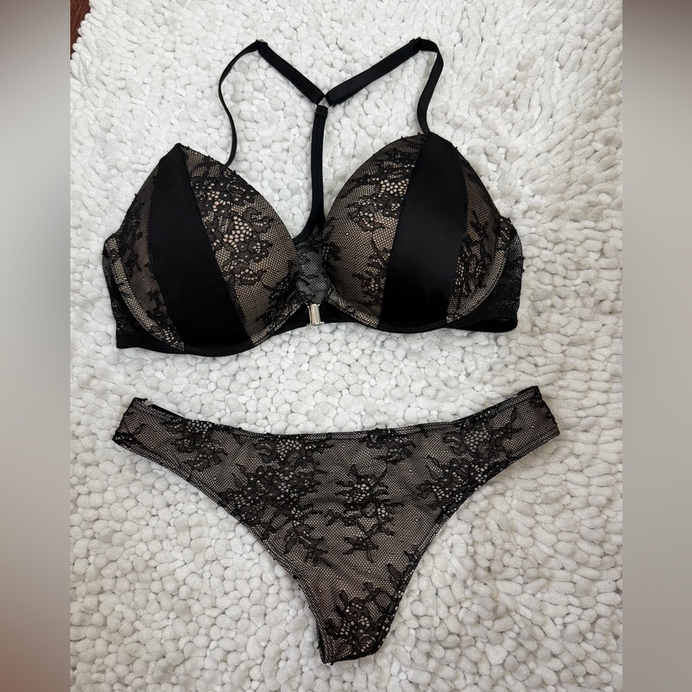 Victoria's Secret Bombshell Miraculous Plunge Push-up w/ Matching Thong